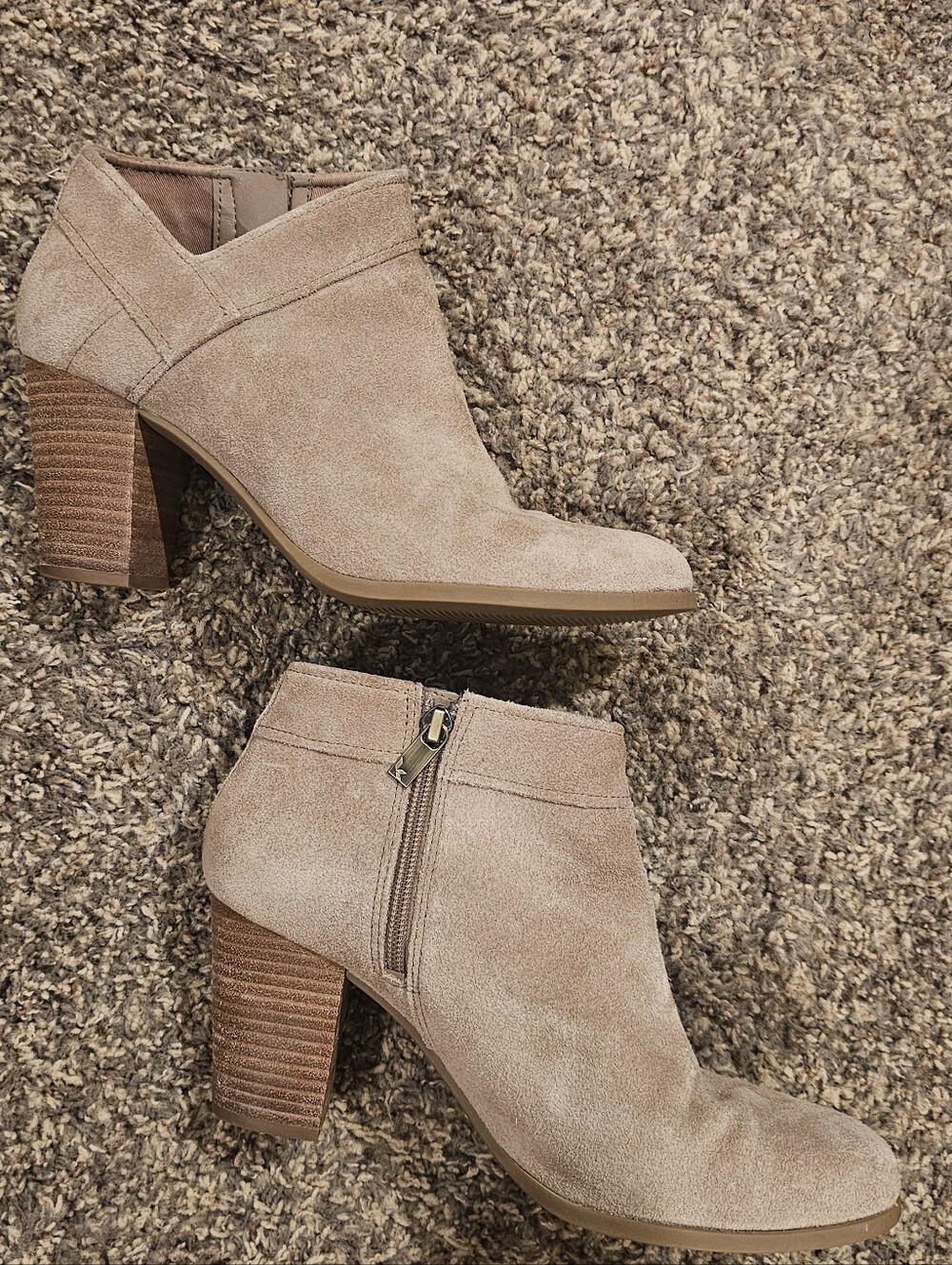 KOOLABURRA by UGG Zip Stacked Heel Suede Ankle Boots 9.5 Camel/Beige 3.25" heel